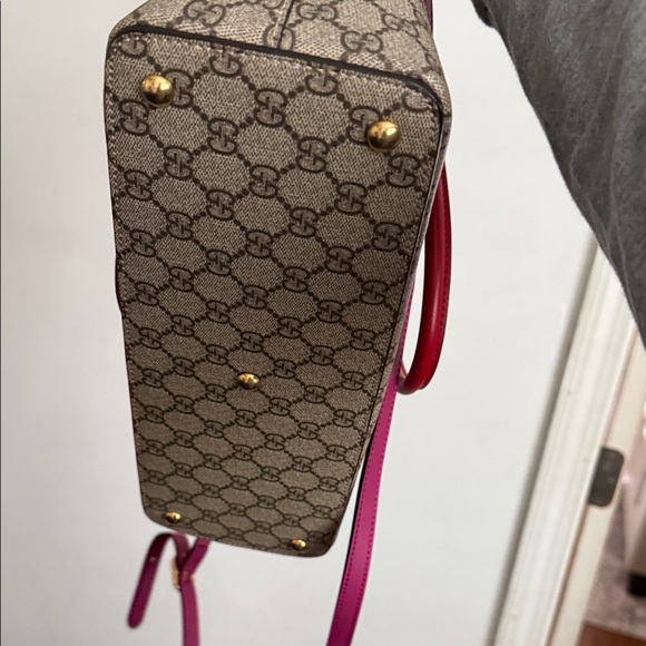 Gucci Beige and Pink Satchel with Red Accents - Picture 11 of 11